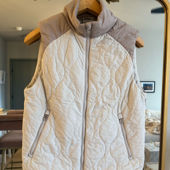 Varley Maher Quilted Vest - Mauve & Tan S - Picture 5 of 9